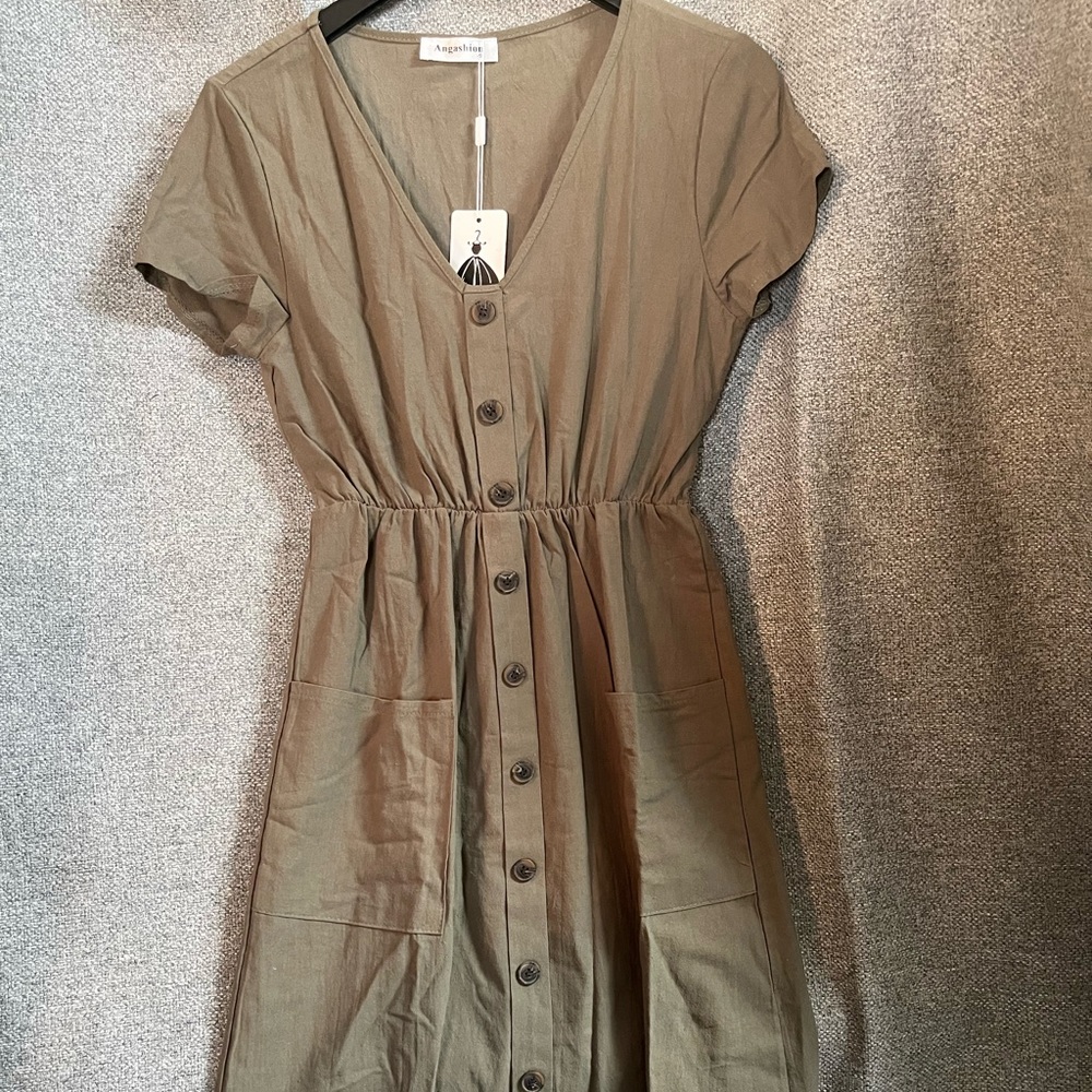 Never worn utility style dress, button up with a khaki feel!